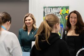 Ukrainan presidentin puoliso Olena Zelenska vieraili Kirkkonummen Jokirinteen koulussa
